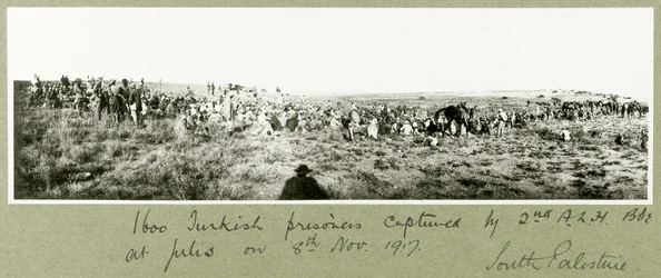 Prisonniers turcs capturés par la 2e brigade A.L.H., 8 novembre 1917